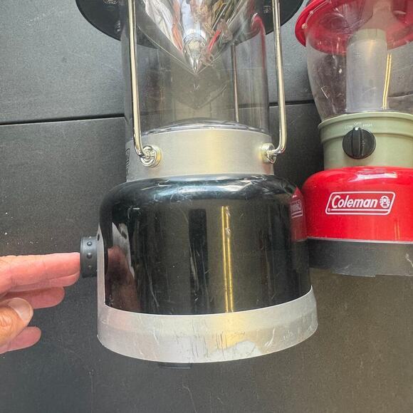 Coleman Lantern Lot of 02 Coleman Max & Coleman Classic - Picture 3 of 6